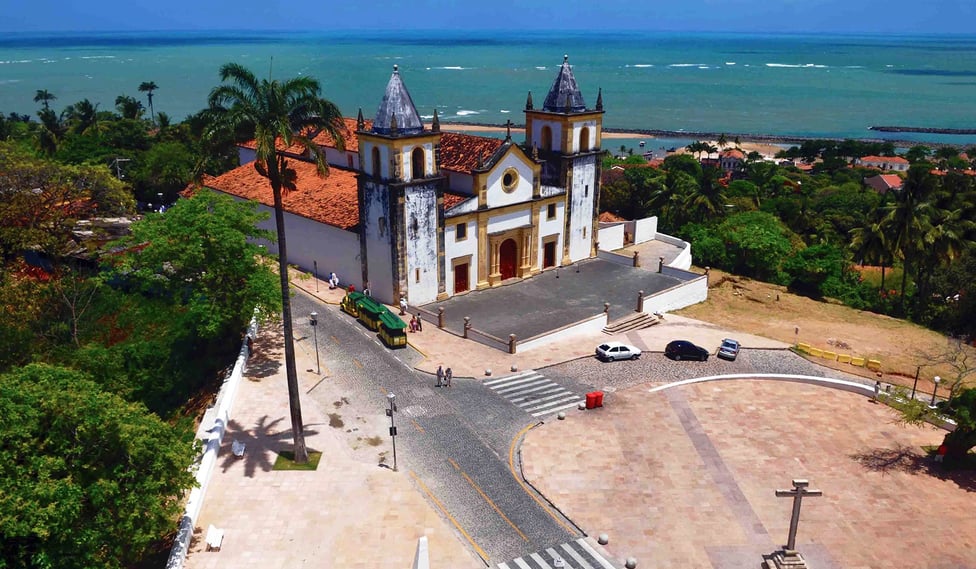 Igreja_de_São_Salvador_do_Mundo_-_Igreja_da_Sé_-_1548,_No_local_encontra-se_o_túmulo_do_arcebispo_emérito_de_Recife_e_Olinda,_Dom_Hélder_Câmara