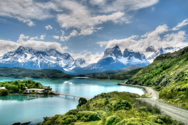 Que faire au Chili ? Voir le lac Pehoé parc national Torres del Paine.