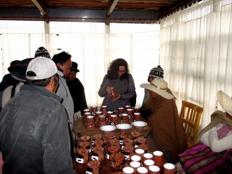 Pièces artisanales faites en céramique par la communauté