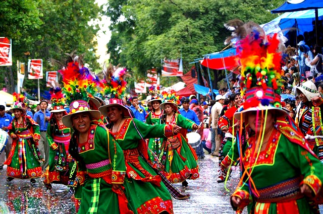Tinkus au Carnaval d'Oruro, que voir en Bolivie © <a href="https://www.flickr.com/photos/47036637@N06/" target="_blank">CassandraW1</a>